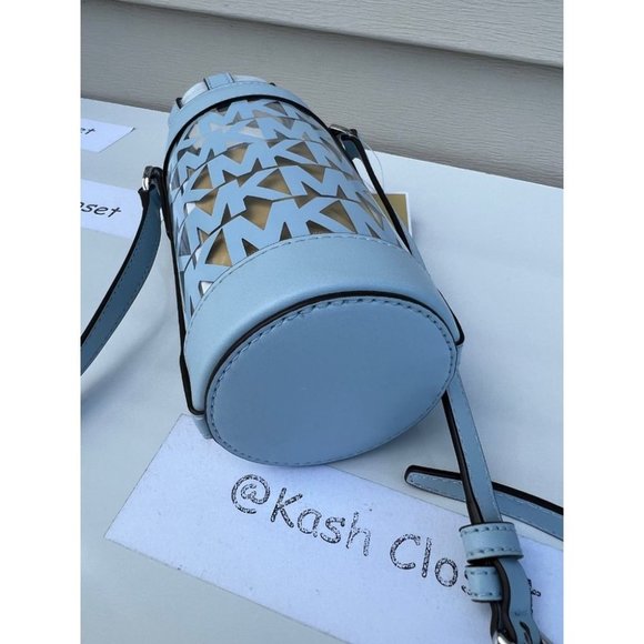 Michael Kors Water Bottle Crossbody Pale Ocean - Picture 5 of 8